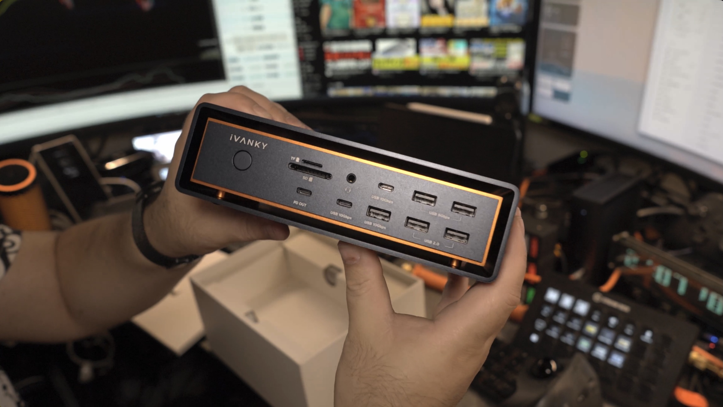 FusionDockMaxという名に相応しいポート数モリモリのPCでも使えるFor 